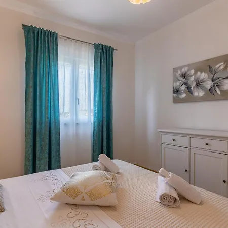 Apartments By The Sea Sumartin, Brac - 2937